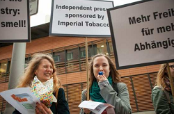 Bilder von den Protesten gegen die Verleihung des Liberty Award des Zigarettenkonzerns Reemtsma
