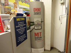 Trotz Verbots nach wie vor „Maybe“-Werbung zu sehen